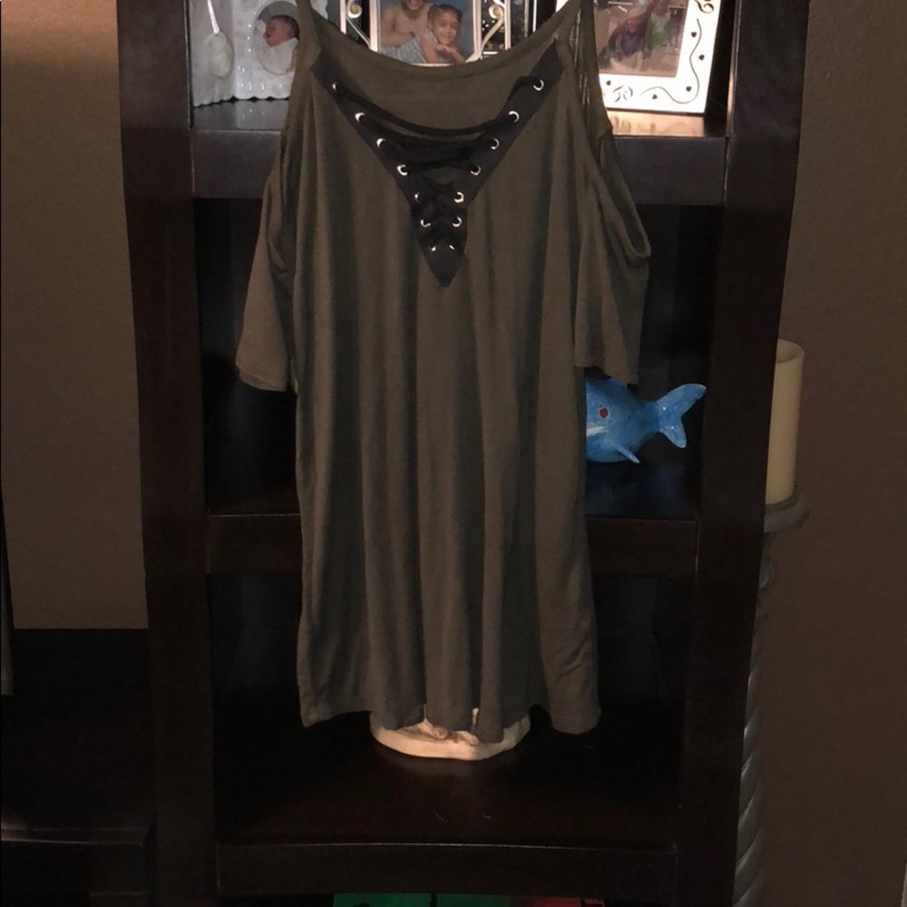 Rue 21 Top Size SM